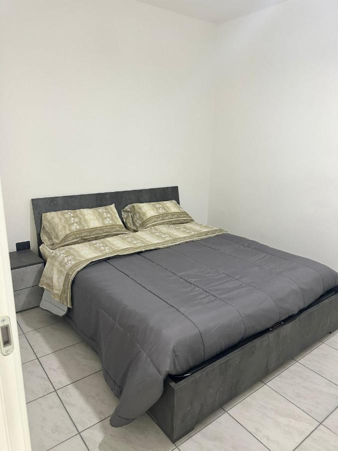 Home Center Acquisto 卡塔尼亚 外观 照片